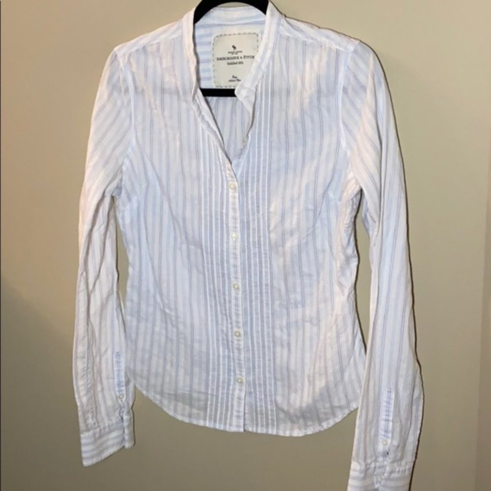 Abercrombie and Fitch size large button down top